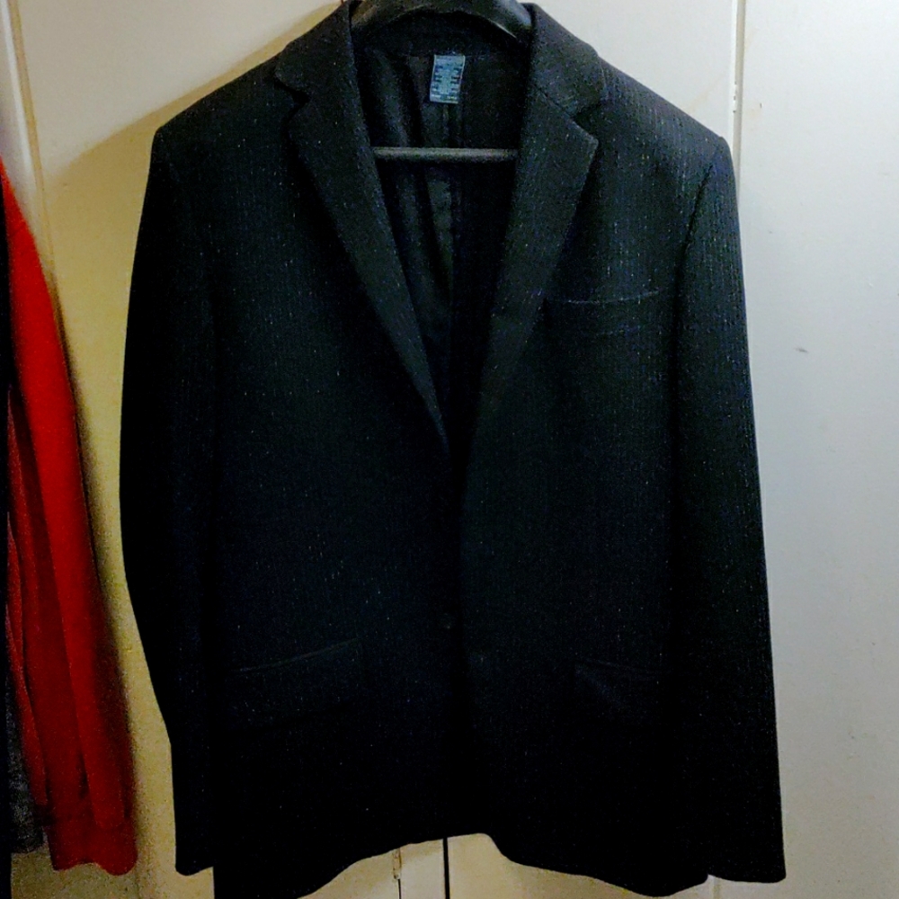 French Connection Men's Black Suit. Size 38 jacket, Size 34 pants.